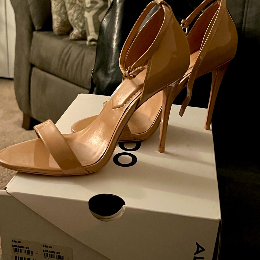 ALDO BRANDII-55 beige patent leather heels